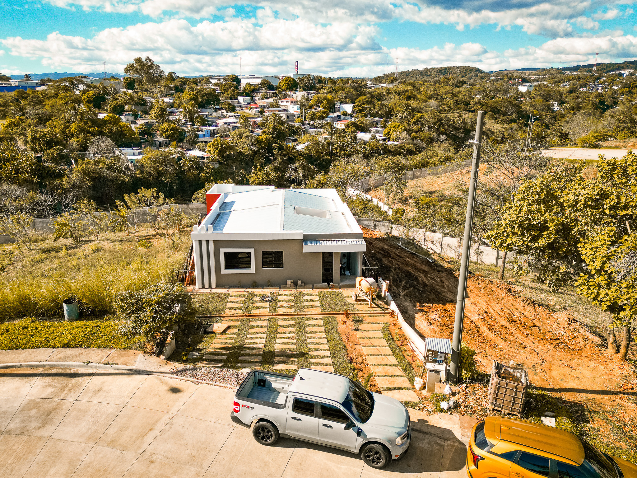 Espectacular casa a estrenar en Residencial Las Luces