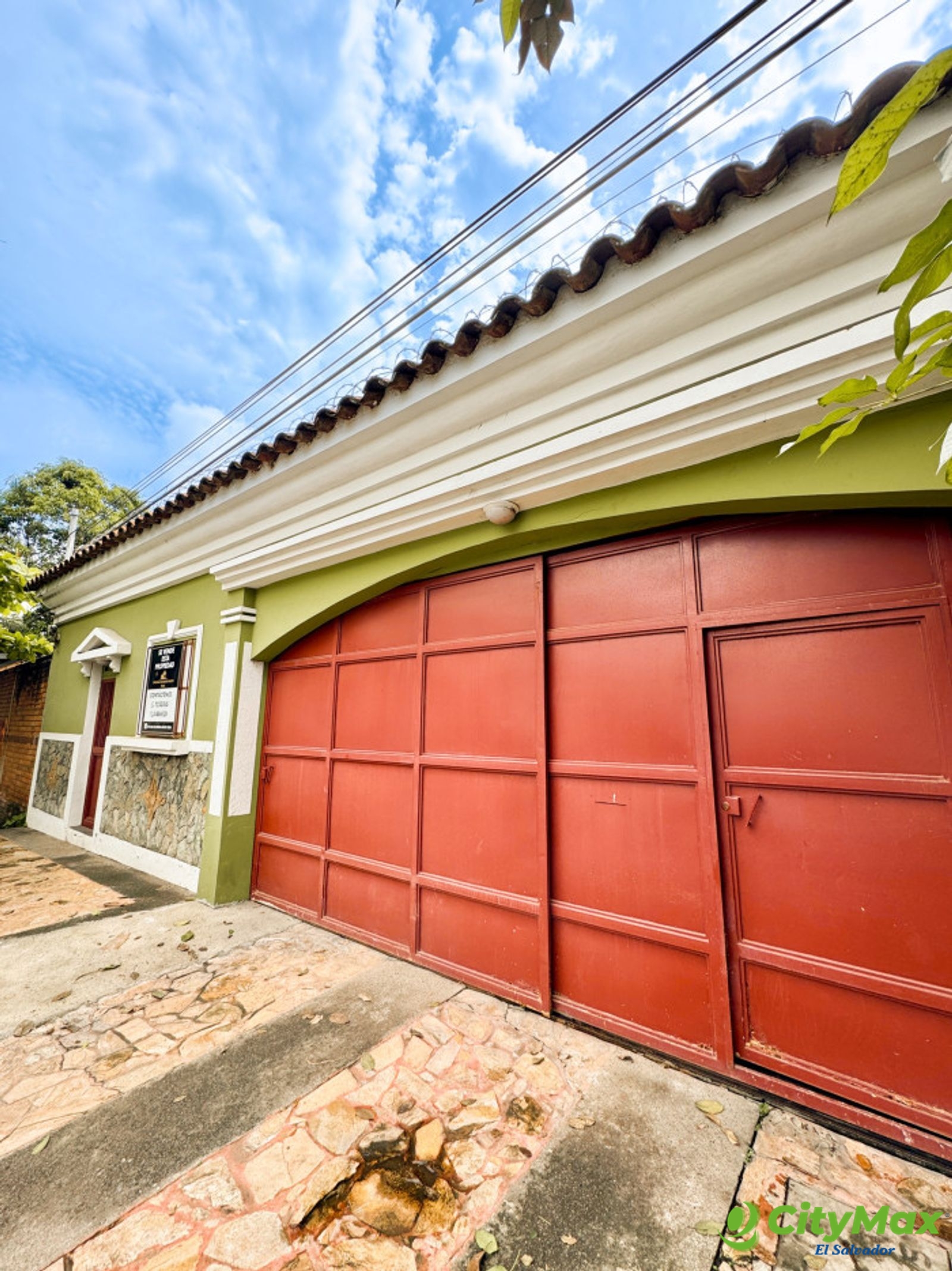 Casa 6 habitaciones y 6 parqueos en Santa Ana