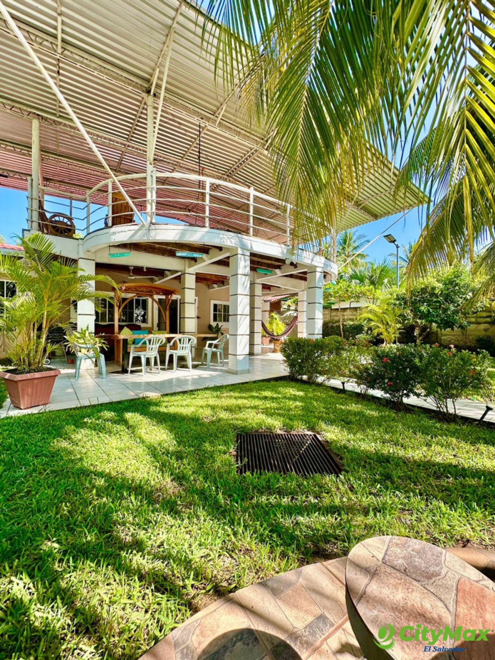 Espectacular casa de playa en venta Barra de Santiago